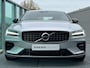 Volvo S60 2.0 B4 R-Design , Automaat , Adaptive Cruise , Trekhaak , Stoelen+Stuur+Achterbank Verwarmd , Camera , Carplay , BLIS , DAB , Elek. Verstelbare Stoelen Met Geheugen , Standkackel , Voorruit Verwarmd ,