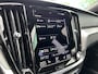 Volvo S60 2.0 B4 R-Design , Automaat , Adaptive Cruise , Trekhaak , Stoelen+Stuur+Achterbank Verwarmd , Camera , Carplay , BLIS , DAB , Elek. Verstelbare Stoelen Met Geheugen , Standkackel , Voorruit Verwarmd ,