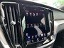 Volvo S60 2.0 B4 R-Design , Automaat , Adaptive Cruise , Trekhaak , Stoelen+Stuur+Achterbank Verwarmd , Camera , Carplay , BLIS , DAB , Elek. Verstelbare Stoelen Met Geheugen , Standkackel , Voorruit Verwarmd ,