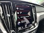 Volvo S60 2.0 B4 R-Design , Automaat , Adaptive Cruise , Trekhaak , Stoelen+Stuur+Achterbank Verwarmd , Camera , Carplay , BLIS , DAB , Elek. Verstelbare Stoelen Met Geheugen , Standkackel , Voorruit Verwarmd ,