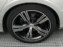 Volvo S60 2.0 B4 R-Design , Automaat , Adaptive Cruise , Trekhaak , Stoelen+Stuur+Achterbank Verwarmd , Camera , Carplay , BLIS , DAB , Elek. Verstelbare Stoelen Met Geheugen , Standkackel , Voorruit Verwarmd ,