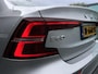 Volvo S60 2.0 B4 R-Design , Automaat , Adaptive Cruise , Trekhaak , Stoelen+Stuur+Achterbank Verwarmd , Camera , Carplay , BLIS , DAB , Elek. Verstelbare Stoelen Met Geheugen , Standkackel , Voorruit Verwarmd ,