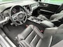 Volvo S60 2.0 B4 R-Design , Automaat , Adaptive Cruise , Trekhaak , Stoelen+Stuur+Achterbank Verwarmd , Camera , Carplay , BLIS , DAB , Elek. Verstelbare Stoelen Met Geheugen , Standkackel , Voorruit Verwarmd ,