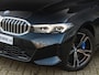BMW 3-Serie Touring 330i M-Sport - Trekhaak - ACC - Hifi - Camera - M Sport Remmen Blauw