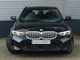 BMW 3-Serie Touring 330i M-Sport - Trekhaak - ACC - Hifi - Camera - M Sport Remmen Blauw