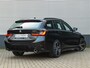 BMW 3-Serie Touring 330i M-Sport - Trekhaak - ACC - Hifi - Camera - M Sport Remmen Blauw