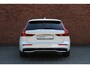 Volvo V60 T6 Automaat AWD Ultimate Dark | Elektrisch Panorama-Dak | Getint Glas Achter | Verwarmbare Voor en Achterstoelen | 19 inch Lichtmetalen Velgen | Apple Carplay/Android Auto | Navigatiesysteem | Keyless Entry | Achteruitrijcamera | Parkeersensoren | Rijstrooksensor Met Correctie | Adaptieve Cruise Control | Dodehoekdetectie Met Correctie | Electronic Climate Control