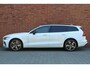 Volvo V60 T6 Automaat AWD Ultimate Dark | Elektrisch Panorama-Dak | Getint Glas Achter | Verwarmbare Voor en Achterstoelen | 19 inch Lichtmetalen Velgen | Apple Carplay/Android Auto | Navigatiesysteem | Keyless Entry | Achteruitrijcamera | Parkeersensoren | Rijstrooksensor Met Correctie | Adaptieve Cruise Control | Dodehoekdetectie Met Correctie | Electronic Climate Control