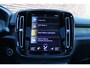 Volvo XC40 T5 Plug-In Hybride Ultimate Dark | Panoramisch Schuif-/Kanteldak | Power Seats Met Geheugenfunctie | Exclusief Woolblend bekleding | Getint Glas Achter | Adaptieve Cruise Control Met Pilot Assist | Harman/Kardon Premium Geluidssysteem | 360° Parkeercamera | Verwarmbare Voorstoelen, Stuurverwarming | Park Assist Voor & Achter