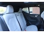 Volvo XC40 T5 Plug-In Hybride Ultimate Dark | panoramadak met Schuif-/Kanteldak | Power Seats Met Geheugenfunctie | Exclusief Woolblend bekleding | Getint Glas Achter | Adaptieve Cruise Control Met Pilot Assist | Premium audio by Harman Kardon | 360° Parkeercamera | Verwarmbare Voorstoelen en stuur | Park Assist Voor & Achter