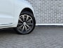 Volvo XC60 2.0 T8 Twin Engine AWD Inscription | Trekhaak | Adaptieve Cruise Control | Dodehoek detectie waarschuwing | Donker getint glas achter | Camera | Keyless entry |