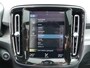 Volvo XC40 1.5 T4 RECHARGE R-DESIGN PANO | TREKH. | H-LEER | TWO-TONE | CAMERA