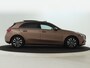Mercedes-Benz A-klasse 200 Business Line | Panorama Schuif/Kanteldak | Parkeersensoren + camera achter | Comfortstoelen Lederlook i.c.m Stoelverwarming | DAB + Apple CarPlay | Inclusief 24 maanden MB Certified garantie voor Europa.