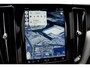 Volvo XC60 T6 Recharge AWD R-Design | Elektrisch Glazen Panorama-Dak | Adaptieve Koplampen | Adaptieve Cruise Control | Standkachel | Parkeersensoren | Achteruitrijcamera | Elektrisch Verstelbare Voorstoelen met Geheugen | Navigatiesysteem | Electronic Climate Control