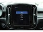 Volvo XC40 T5 Plug-in hybrid Plus Dark | Elektrisch Verstelbare Voorstoelen | Lederen Bekleding | Verwarmbare Voorruit | Premium audio by Harman Kardon | Achteruitrijcamera | Adaptieve LED Koplampen | Actieve Bochtverlichting | Mistlampen | Alarmklasse 3 Volvo Guard | Getint Glas Achter | BLIS Dodehoekdetectie | Adaptieve Cruise Control