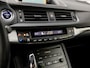 Lexus CT 200h Luxury Sport Automaat (NAVIGATIE, CLIMATE, CAMERA, STOELVERWARMING, ALCANTARA SPORTSTOELEN, XENON, KEYLESS, PARKEERSENSOREN, NIEUWE APK, NIEUWSTAAT)