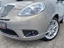Lancia Ypsilon 1.4-16V Platino / Clima / Cruise / Schuif-kanteldak / Leder / PDC / Trekaak