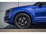 Volkswagen Touareg R 3.0 TSI 462pk eHybrid 4MOTION | Panoramadak | Luchtvering | Stoelventilatie | Achteruitrijcamera | 22'' LMV