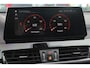 BMW X2 M35i High Executive Edition 306PK / 225kW, 19" LMV, full LED verlichting, privacy glas, vol lederen bekleding, Harman & Kardon geluidssysteem, zwart schaal sportstoelen, panoramadak, verlengbare zitting, stoelverwarming, stuurverwarming, digital cockpit, navigatie, professional elektrische lendesteun, 3-spaaks M-sportstuur, parkeersensoren voor en achter (pdc), achteruitrijcamera (rear view), elektrische achterklep, meerkleurige sfeerverlichting