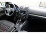 Volkswagen Golf 2.0 TFSI GTI Nederlandse auto AUTOMAAT/Schuifkantel dak/Cruise control/Climate control/Apple carplay/Stoelverwarming/Bluetooth/17'' Lichtmetalen velgen/Elektrische ramen/Elektrisch inklapbare spiegels.