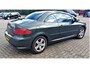 Peugeot 307 CC 1.6-16V met nieuwe apk tot 5-2-26 ,cruise control, airco,16 inch lm velgen, metallic lak