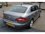 Skoda Superb 1.8 TSI Ambition Business Line AUTOMAAT/Schuif-kantel dak/Navigatie/Climate control/Parkeersensoren rondom/Cruise control/Trekhaak/Bluetooth/Radio-CD speler/17'' Lichtmetalen velgen/Multifunctioneel stuurwiel/Elektrische ramen/Elektrisch inklapbare spiege