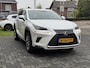 Lexus NX 300h AWD Luxury Line | Groot Scherm, Adaptive cruise control, Leer, Stoelverwarming, Parkeersensoren, Elektrische achterklep, 18 inch
