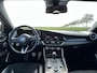 Alfa Romeo Giulia 2.9 V6 Quadrifoglio | 560Pk | LM Velgen 19" | Navigatie | Achteruitrijcamera | Cruise Control | Bi-Xenon Koplampen | Carbon Pakket! |