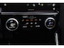 Jaguar E-Pace P300e AWD R-Dynamic SE Borasco Grey - Black Pack - Trekhaak