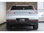 Volvo EC40 Single Motor Extended Range Ultimate 82 kWh | Adaptieve Cruise Control | Elektrische Trekhaak | Warmtepomp | Verwarmde Voorstoelen | Glazen Panoramadak | Getint Glas Achter | Apple Carplay / Android Auto