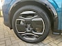 Peugeot e-5008 GT Avantage 73 kWh | Alcantara bekleding | elektrisch verstelbare stoelen/Massage functie | stoelverwarming | Adaptieve Cruise Control | 360 Camera| warmtepomp | Apple Carplay/Android Auto | VOORRAAD ACTIE MODEL!