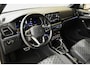 Volkswagen T-Cross 1.5 TSI 150pk R-Line | IQ. Light | Camera | Trekhaak | 100% (Dealer) onderhouden label