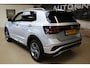 Volkswagen T-Cross 1.5 TSI 150pk R-Line | IQ. Light | Camera | Trekhaak | 100% (Dealer) onderhouden label