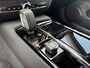 Volvo V60 2.0 T6 Plug-in hybrid AWD Essential Adaptieve cruise control | Lederen bekleding | Stoel en stuurverwarming | Park assist voor en achter | 19" Lichtmetaal velgen | Extra getint glas | Dodehoek assistent