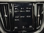 Volvo XC60 2.0 T8 Twin Engine AWD Momentum Pano, Parkeersensoren, Navi, Cruise control, Elektrische achterklep, Virtual desk