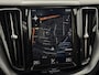 Volvo XC60 2.0 T8 Twin Engine AWD Momentum Pano, Parkeersensoren, Navi, Cruise control, Elektrische achterklep, Virtual desk