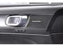 Volvo XC40 B4 211PK Automaat Plus Dark Pilot assist / Adaptive cruise control / Harman Kardon audio / BLIS / Elektrisch bedienbare voorstoelen / Stoelverwarming voor / Stuurverwarming /