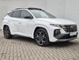 Hyundai Tucson 1.6 T-GDI PHEV 265 Plug-in N Line Sky 4WD Automaat / Achteruitrijcamera / Apple Carplay Android Auto / Glazen schuif- en kanteldak / Trekgewicht 1350 Kg / Stuur- en Stoelverwarming / Elektrisch bedienbare stoelen - achterklep /