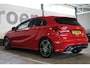 Mercedes-Benz A-klasse 160 Sport Edition AMG | Incl. 12 maanden garantie | Navigatie | Full LED | Parkeersensoren | Getint glas | Sportstoelen half leder | Zwarte sierlijsten | Dealer onderhouden | Nieuwstaat | Zwarte hemel | Camera |
