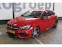 Mercedes-Benz A-klasse 160 Sport Edition AMG | Incl. 12 maanden garantie | Navigatie | Full LED | Parkeersensoren | Getint glas | Sportstoelen half leder | Zwarte sierlijsten | Dealer onderhouden | Nieuwstaat | Zwarte hemel | Camera |
