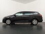 Renault Megane Estate 1.3 TCe Limited - Navigatie - Climate Control - Trekhaak - Lichtmetalen velgen