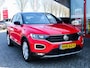 Volkswagen T-Roc 2.0 TSI 4Motion Sport | Trekhaak | 1.700kg Trekgewicht | Adaptieve Cruise Control | Navigatie | Stoelverwarming | 4x4 | Parkeersensoren | LED Koplampen |  Climate Control | Privacy Glas | Two-Tone Color |