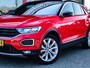 Volkswagen T-Roc 2.0 TSI 4Motion Sport | Trekhaak | 1.700kg Trekgewicht | Adaptieve Cruise Control | Navigatie | Stoelverwarming | 4x4 | Parkeersensoren | LED Koplampen |  Climate Control | Privacy Glas | Two-Tone Color |