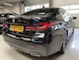 BMW 5-Serie 520i Edition Plus M pakket, Pano, 19inch Sfeerverlichting