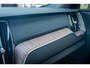Volvo XC60 T6 Plug-in hybrid AWD Ultimate Bright | Long range | Adaptieve Cruise Control | Luchtvering | BLIS Dodehoek Detectie | Stoelmassage | Stoelventilatie | 360 Camera | Trekhaak | Getint Glas