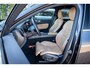 Volvo XC60 T6 Plug-in hybrid AWD Ultimate Bright | Long range | Adaptieve Cruise Control | Luchtvering | BLIS Dodehoek Detectie | Stoelmassage | Stoelventilatie | 360 Camera | Trekhaak | Getint Glas