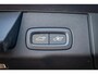 Volvo XC60 T6 Plug-in hybrid AWD Ultimate Bright | Long range | Adaptieve Cruise Control | Luchtvering | BLIS Dodehoek Detectie | Stoelmassage | Stoelventilatie | 360 Camera | Trekhaak | Getint Glas