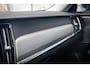 Volvo V90 T6 Plug-in hybrid AWD Ultra Dark | Trekhaak | Adaptieve Cruise Control | BLIS Dodehoek Detectie | Head-Up Display | 360 Camera | Black Pack | Adaptieve Koplampen | Harman Kardon Audio | Extra Getint Glas Achter