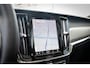 Volvo V90 T6 Plug-in hybrid AWD Ultra Dark | Trekhaak | Adaptieve Cruise Control | BLIS Dodehoek Detectie | Head-Up Display | 360 Camera | Black Pack | Adaptieve Koplampen | Harman Kardon Audio | Extra Getint Glas Achter