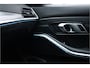 BMW 3-Serie Touring 320i High Executive | Pano | Trekhaak | Sfeer | HuD |